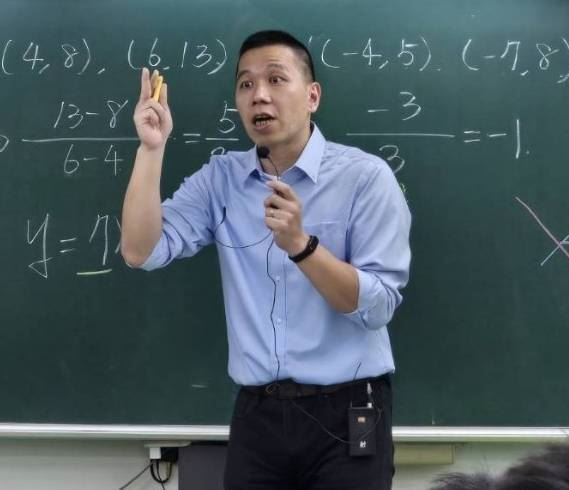 Good全名師教學團隊數學科老師邴起浩說明學測數學科考前準備重點。（圖／Good全名師教學團隊執行長顧全提供）