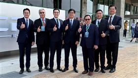 高雄亞灣見證AI產業大爆發！專注於ASIC與AI軟體設計服務的擷發科技（7796）宣布正式進駐高雄亞洲新灣區，成立全新研發中心，投入AI應用平台研發與落地驗證。擷發科董事長楊健盟博士22日與高雄市長陳其邁共同出席啟動活動，宣示官產學攜手推動AI本土創新，讓亞灣從計畫走向實戰，正式邁入AI應用核心。（圖／擷發科技提供） 