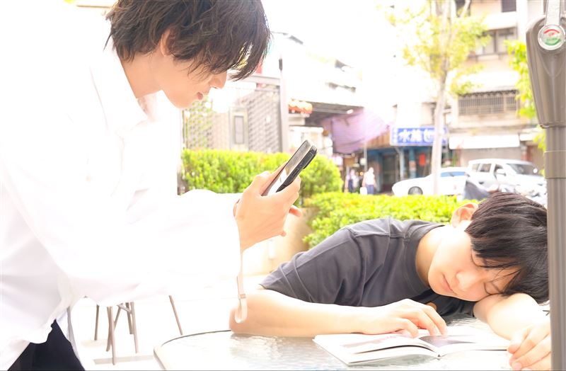 向理來×保志健斗首度中文合唱《原地交往》。(圖/阿朶企画(Taipei Entertainment) 提供)