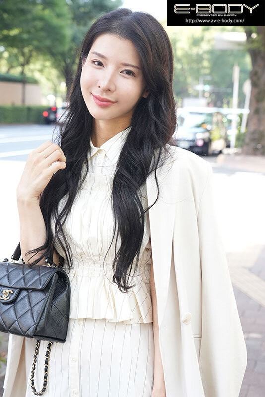 模特兒東雲椿曾經在海外走過伸展台，明年1月將出道拍AV，可以說是「凱旋歸來」。（圖／翻攝自Ｘ）