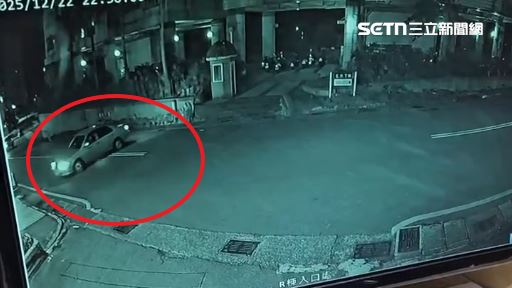 肇事者把人撞倒還不罷休，甚至要開車追撞跟女方同行的男子。（圖／翻攝畫面）