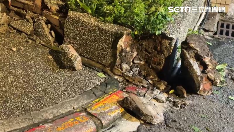 事故現場遺留肇事者撞擊痕跡。（圖／翻攝畫面）