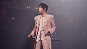 阿信逐一點名感謝言承旭、周渝民、吳建豪與柴智屏，最後感謝朱孝天（圖／相信音樂提供）