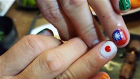 日本女議員指甲彩繪放上台日國旗圖案成焦點