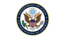 美國國務院的標誌。年中的外交大清洗，川普政府將近30名駐外大使撤換，引發各界震撼，民主黨人更痛批此舉是將美國領導地位送給中國。（圖／翻攝自X平台 @KhaosodEnglish）