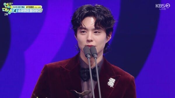 朴寶劍時隔多年，再次以「綜藝人」身份獲獎。（圖／翻攝自KBS）