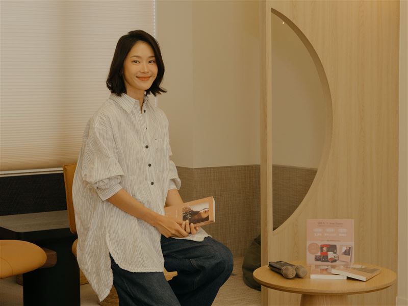 鍾瑶舉辦《她的名字是一條魚也是一隻鳥》新書分享會。（圖／星星相藝提供）