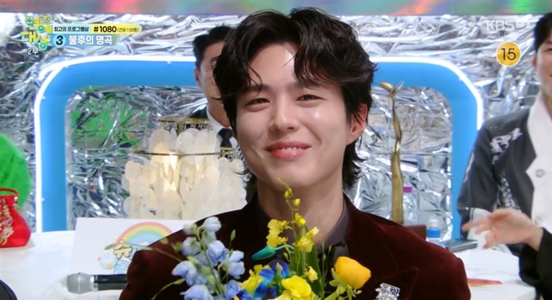 朴寶劍驚傳來台被巧遇，當天也趕著返回韓國參加「2025 KBS演藝大賞」。（圖／翻攝自KBS）