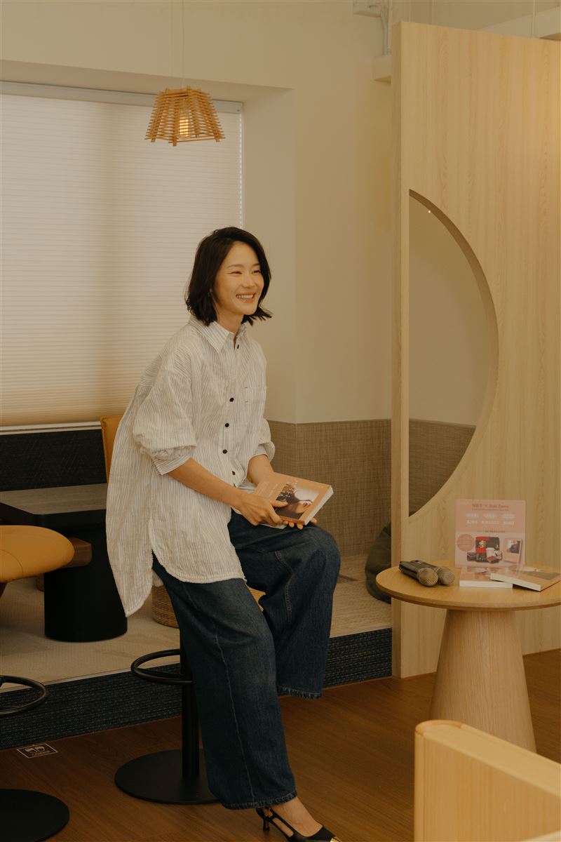 鍾瑶感謝大家願意支持自己的新書。（圖／星星相藝提供）