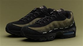 傳奇合作最終篇章！UNDEFEATED × Nike Air Max 95 Medium Olive登場。（圖／品牌業者提供）