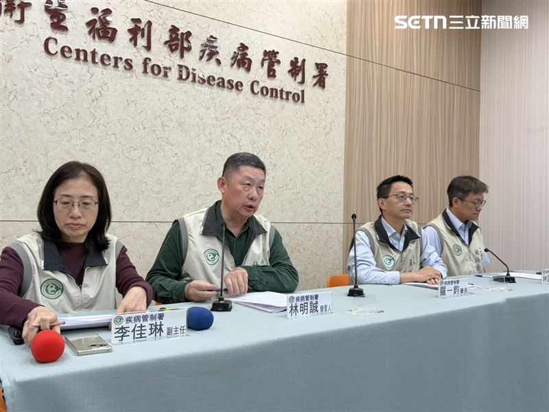 肺鏈、流感疫苗升級，疾管署明年「3箭齊發」說明疫苗新措施。（圖／記者簡浩正攝影）