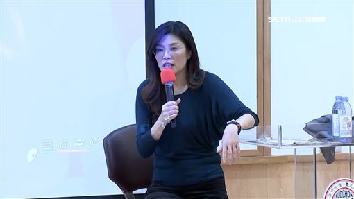 鄭麗文嗆東吳副教授沒腦　校友批失格無禮