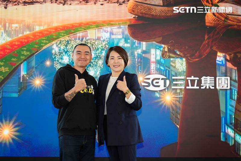 三立集團新聞部副總經理白舒樺（右）強調，要讓善的循環飄洋過海落地非洲