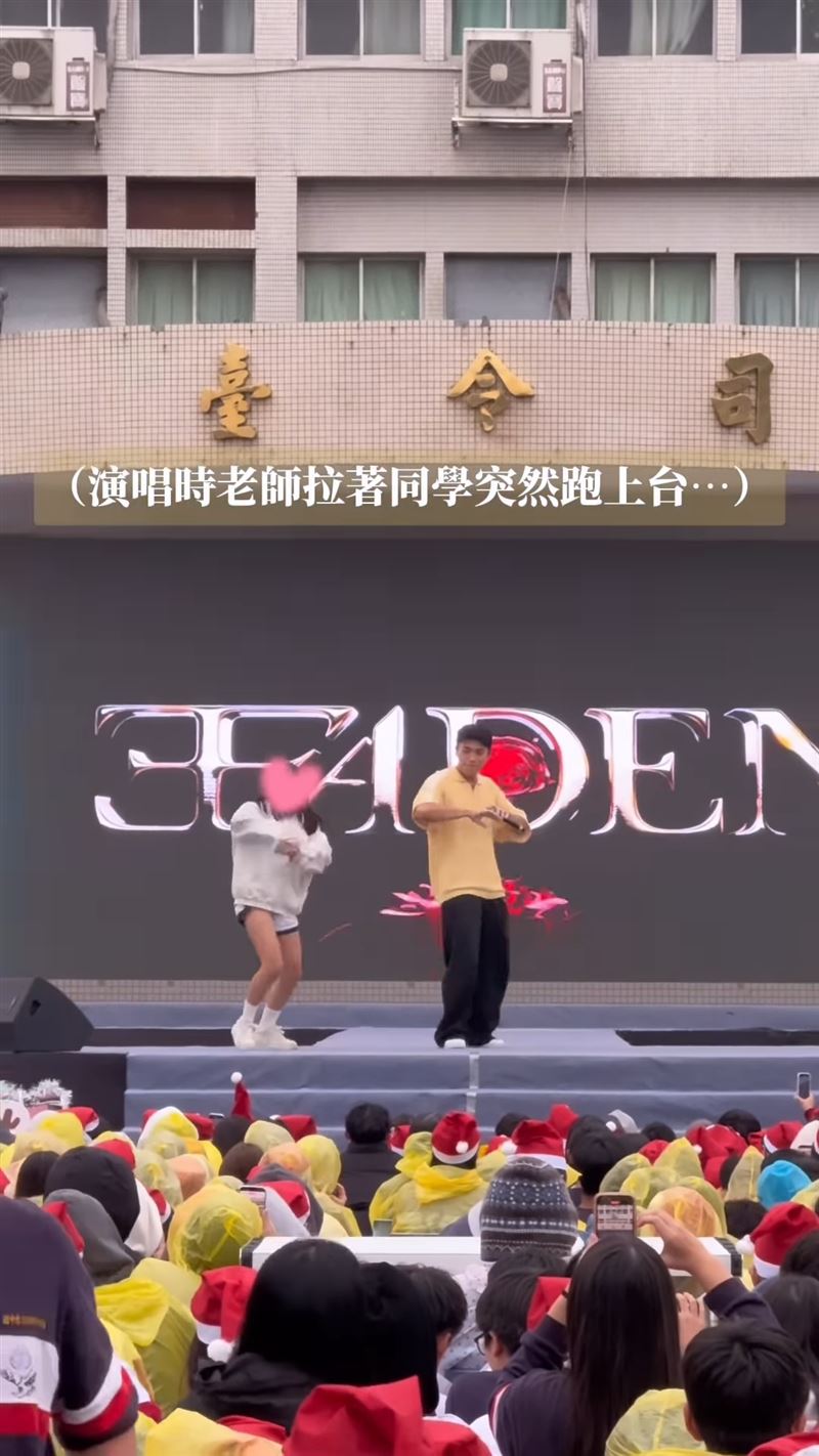 林智群說，女學生很高興可以跟偶像一起在台上，跳得很賣力跳得很不錯，但藝人不開心了，直接在舞台上蹲下來。（圖／翻攝自王ADEN IG）