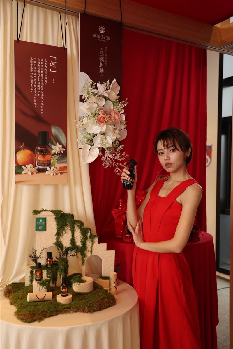 「赫蒂法 &times; 宜蘭米香系列&mdash;島嶼脈動」新品發表會，藝人王瞳優雅現身，共感香氣療癒力量。(圖/業者提供)