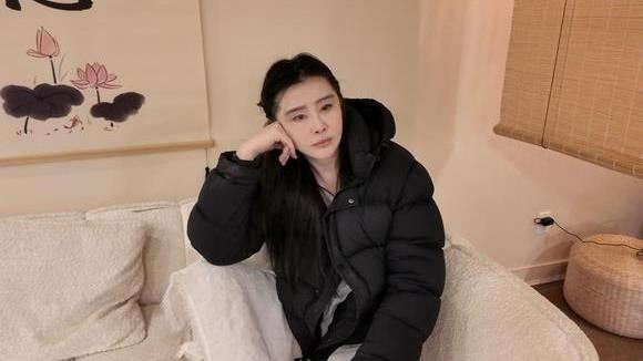 58歲王祖賢素顏露面　突大方認愛「新歡」