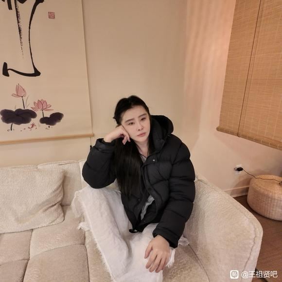 王祖賢最新近照曝光。（圖／翻攝自王祖賢貼吧）