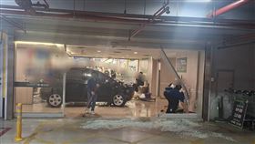 家樂福,置地生活廣場,八德,賣場,撞（圖／翻攝畫面）