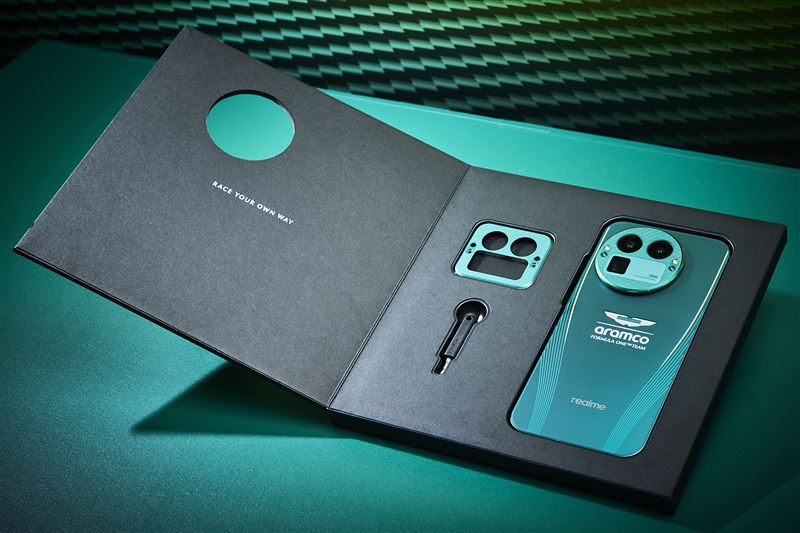 realme GT 8 Pro奧斯頓馬丁F1限量版，限量版聯名禮盒中附有可拆卸鏡頭模組工具箱組，兼具收藏與紀念價值