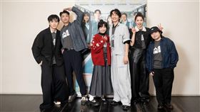 導演王逸鈴（右起）、王真琳、黃河、陳姸霏、謝章穎、王品澔難得齊聚。(圖／公視台語台提供）