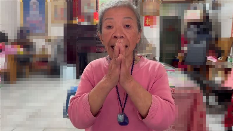 余媽媽受訪表示，事情是張文做的，跟他的爸爸、媽媽沒有什麼關係，懇求社會大眾不要再去指責他的父母。（圖／翻攝畫面）