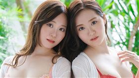 雙胞胎人妻「四季島澪」及「四季島渚」是親姊妹，2人出道拍AV，一起在鏡頭前偷人。（圖／翻攝自Ｘ）