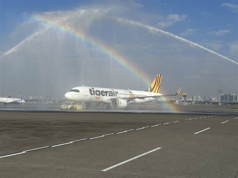 高雄國際機場特別安排灑水儀式。（圖／台灣虎航提供）