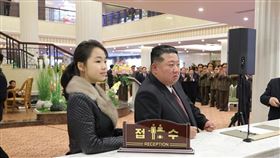 金正恩與女兒開箱三池淵旅遊區新飯店。（圖／翻攝勞動日報）
