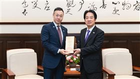 總統賴清德接見日本前法務大臣鈴木馨祐眾議員一行（圖／總統府提供） 