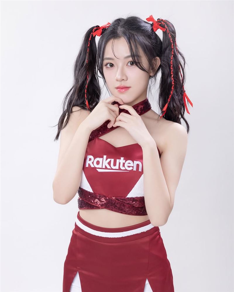 「青埔趙露思」芷軒證實離開樂天女孩畢業。（圖／翻攝自IG @zhixuan0803）