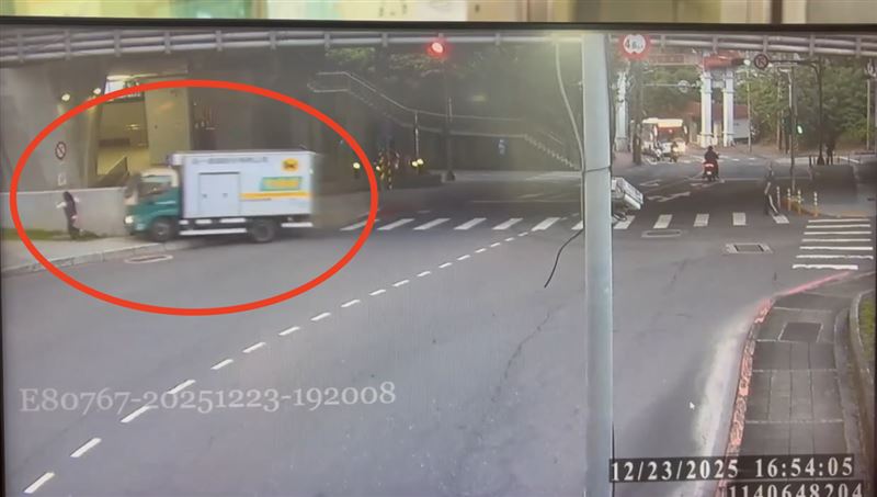 黑貓宅配「開到打瞌睡」衝對向車道險撞人