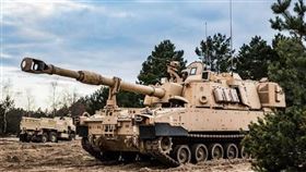 美國國務院18日宣布對我出售八項軍售，總金額高達111億餘美元，其中包括60輛M109A7自走砲及配套裝備。資深軍政人士今天指出，美方承諾售台M109A7自走砲的全案總數量為120輛，18日宣佈的60輛是第一階段，未來在第一階段執行到一定程度之後，就會啟動第二階段60輛的購案。圖為美國陸軍的M109A7「帕拉丁」自走砲。（取自美國國防部官網）