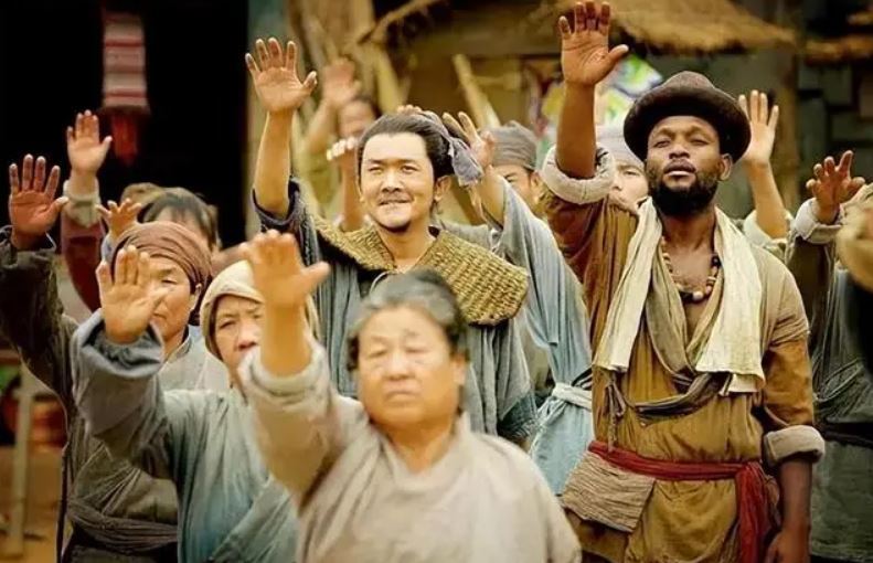 皮膚黝黑、身材魁梧的「崑崙奴」是極其醒目的存在。（影視示意圖／翻攝自百度百科）