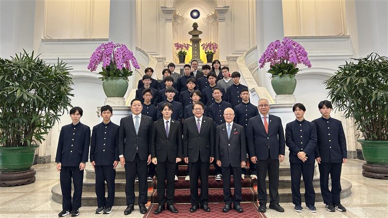 日高校團接力來！神戶甲南高校直奔總統府