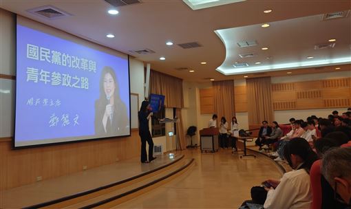 遭鄭麗文轟沒大腦　東吳副教授再PO文回擊