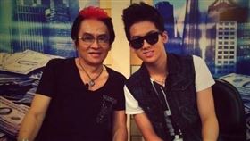 高凌風生前與兒子葛兆恩合照，葛兆恩也繼承父志在娛樂圈發展。（葛兆恩提供）