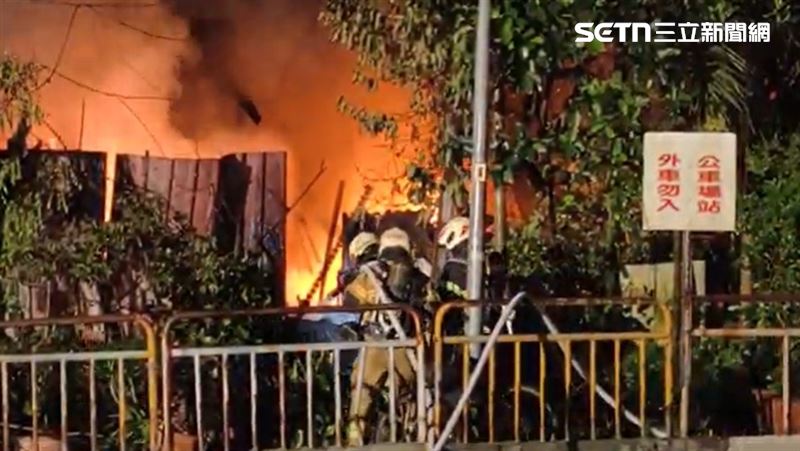 台北市大安區和平東路三段,某中古家電維修廠發生火警。(圖/翻攝畫面)
