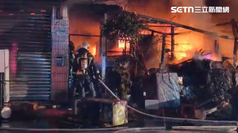 台北市大安區和平東路三段,某中古家電維修廠發生火警。(圖/翻攝畫面)