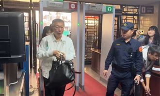 柯文哲現身北院！僅「揮手示意」不發一語
