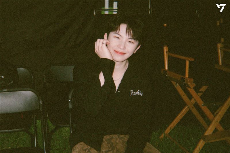 WOOZI驚傳在軍中被上級施壓。（圖／翻攝自X平台 @pledis_17）