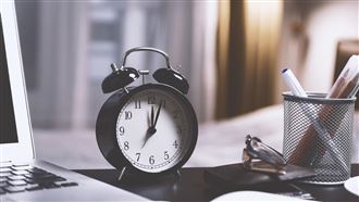 女咆哮問「是什麼關係?」　5字回答炸全網