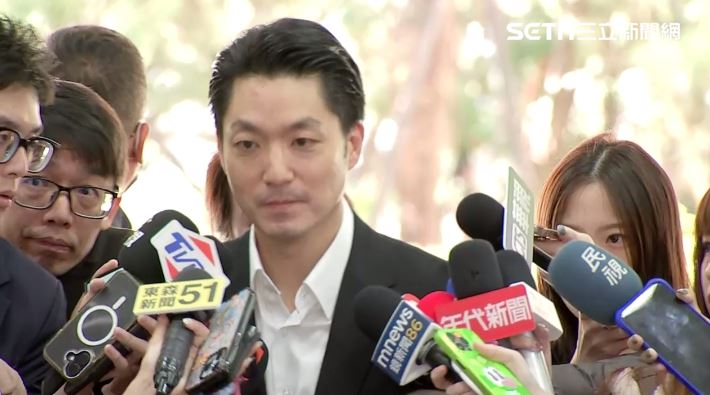 蔣萬安出席台北市議會第十四屆議員就職三周年-愛心3C設備捐贈曁慈善義買、毛孩送養活動（圖／翻攝畫面）