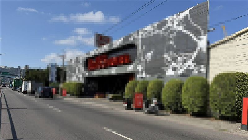 一對男女倒臥泰山某摩鐵內，送醫時無生命徵象（圖／記者莊淇鈞攝影）