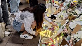 民眾前往事發現場哀悼，北捷將設悼念牆。（圖／翻攝自台北捷運臉書）
