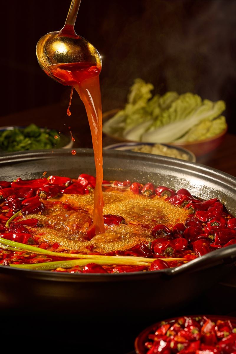 被封為成都最強麻辣鍋的「馮校長老火鍋」，台灣首店插旗台北東區。(圖／馮校長老火鍋提供）