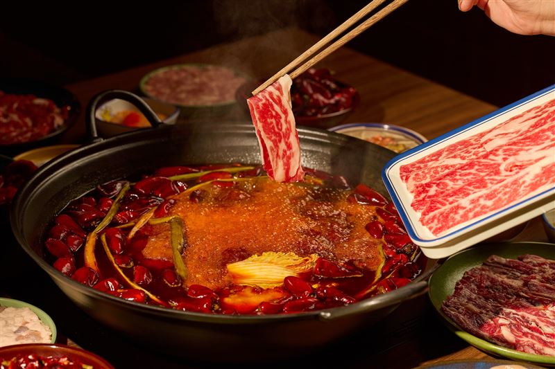 馮校長老火鍋牛肉使用台灣牛。(圖／馮校長老火鍋提供）