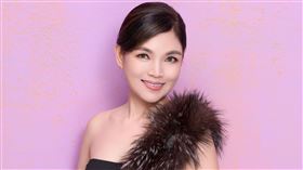 談詩玲推出全新專輯《神鵰俠侶》。（圖／豪記唱片提供）