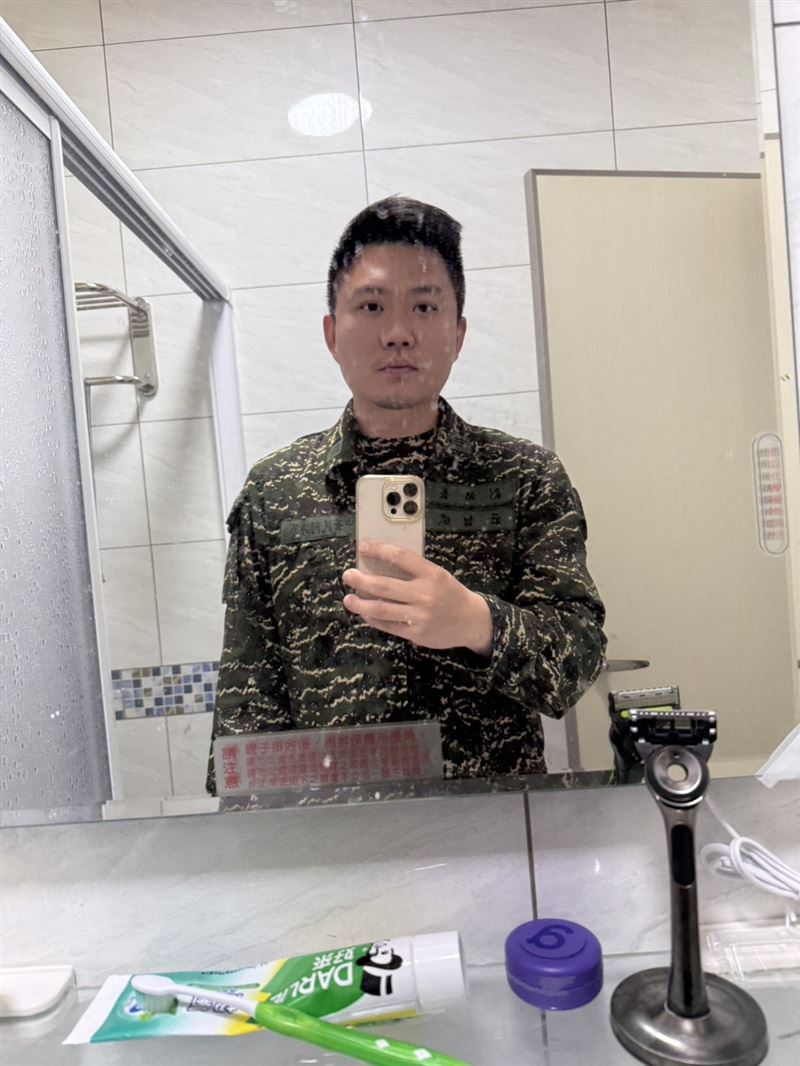 阿里山雷達站副站長莊智斌遭控假冒單身身分在交友網站撩妹騙砲。（圖／翻攝畫面）