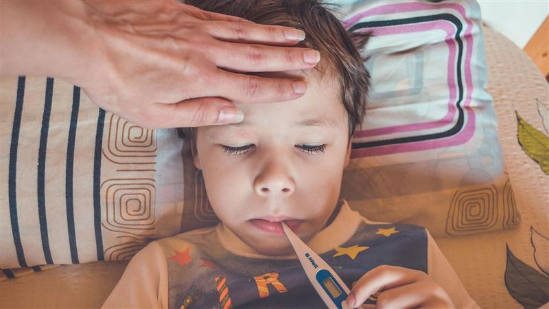 藥師陳詩育提醒，若曾有熱痙攣病史的6歲以下幼童發燒超過38度，建議盡早服用退燒藥。（圖／翻攝自Pixabay)