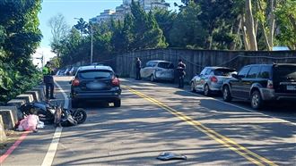 女開車逆向撞機車　騎士摔落邊坡送醫不治